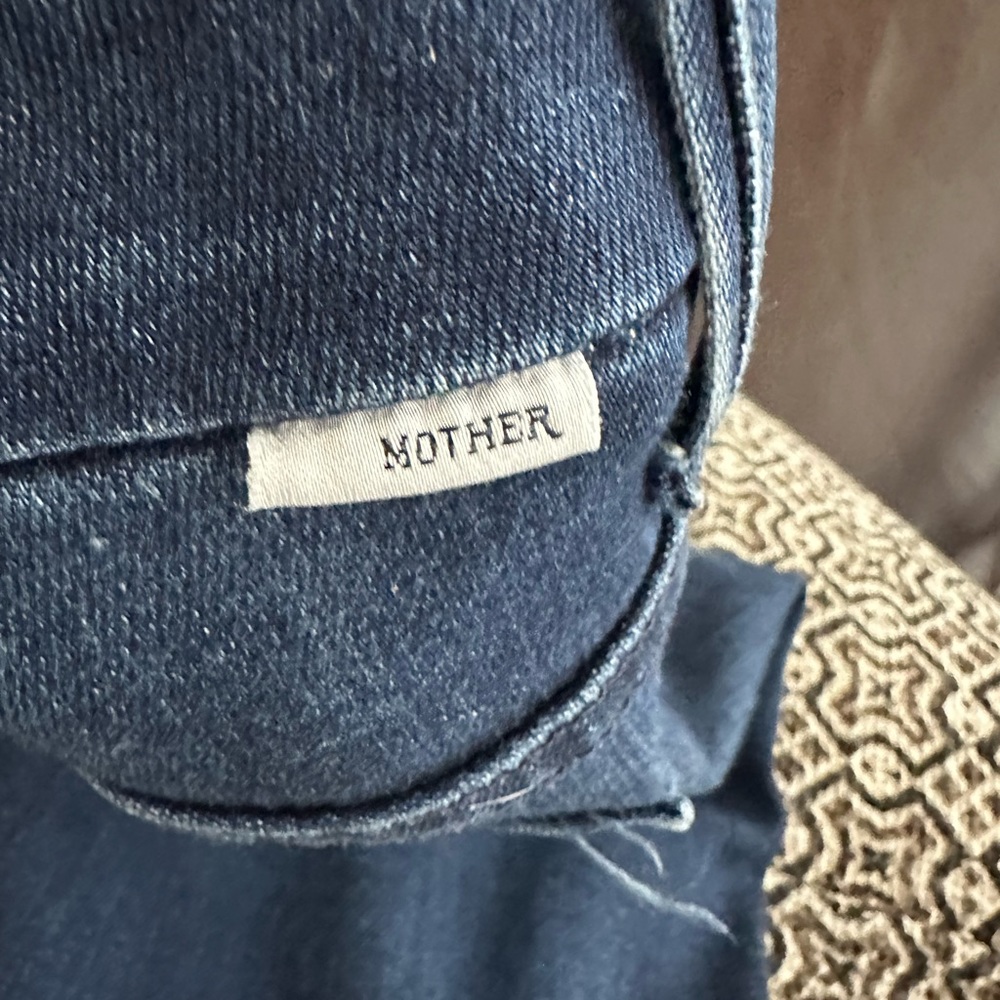 MOTHER HIGH WAISTED LOOKER ANKLE FRAY TONGUE AND CHIC DARK WASH SIZE 25 - Picture 8 of 15